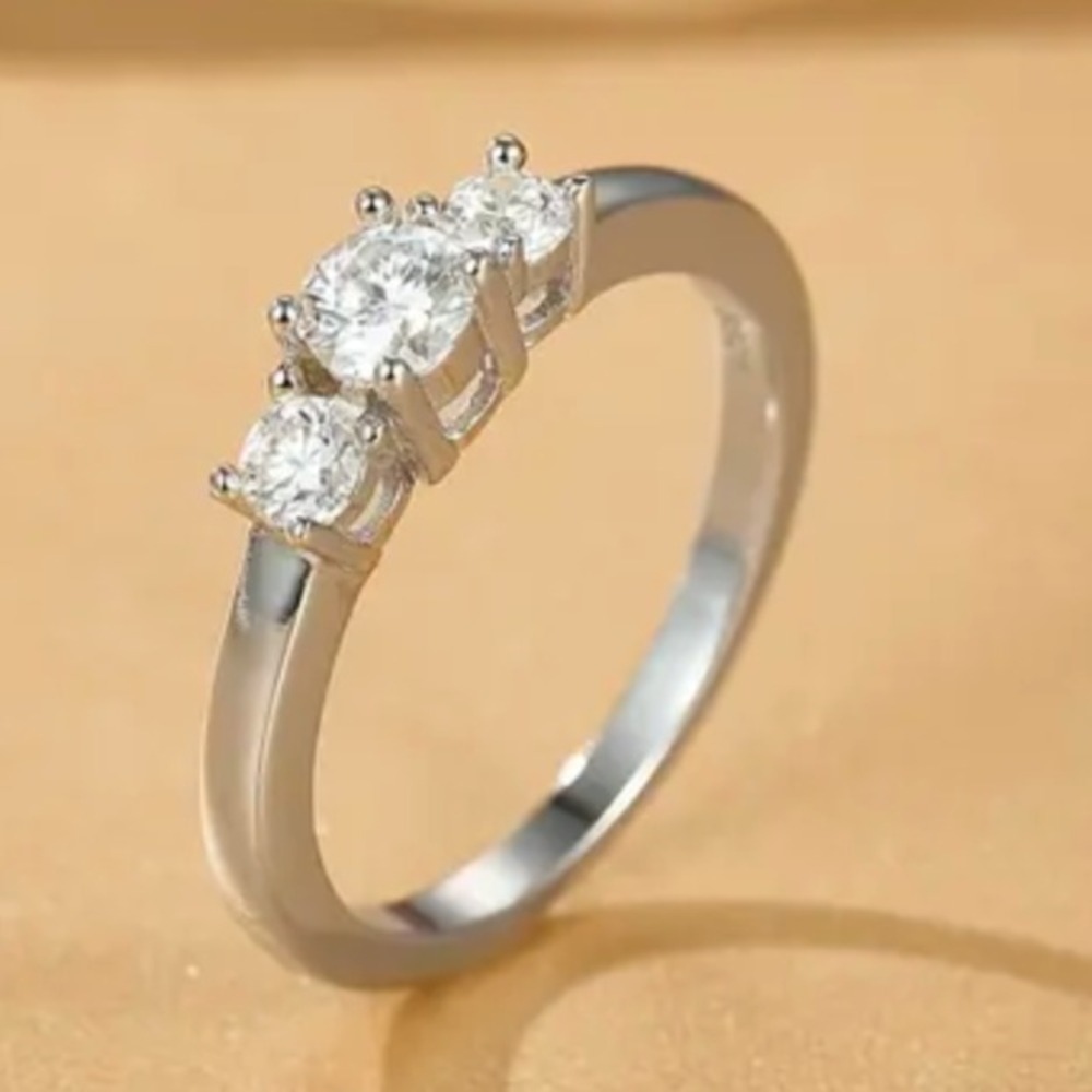 925 Sterling Silver 3 Stone Moissanite Ring Sz 8 0.4CT Round Engagement‎
